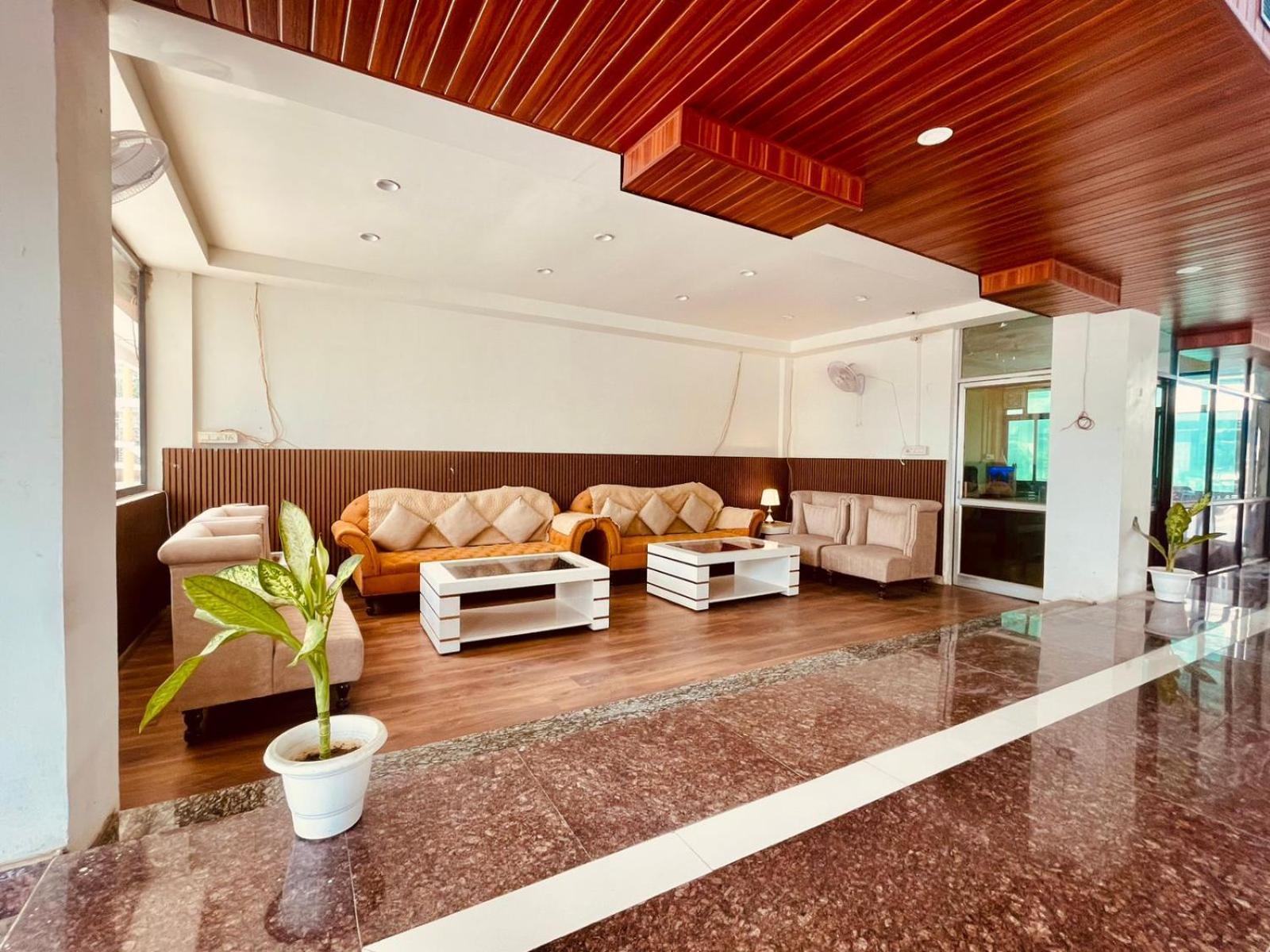 Country Inn Ayodhya - Opposite Airport Exterior foto